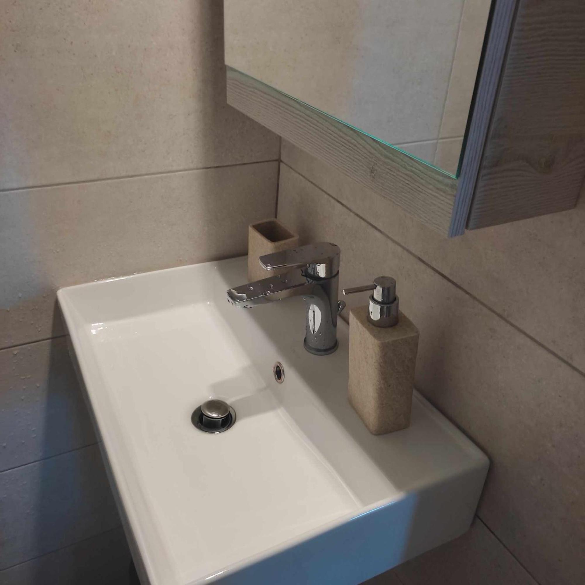 Iliolithos Rooms Kardhamili Bagian luar foto