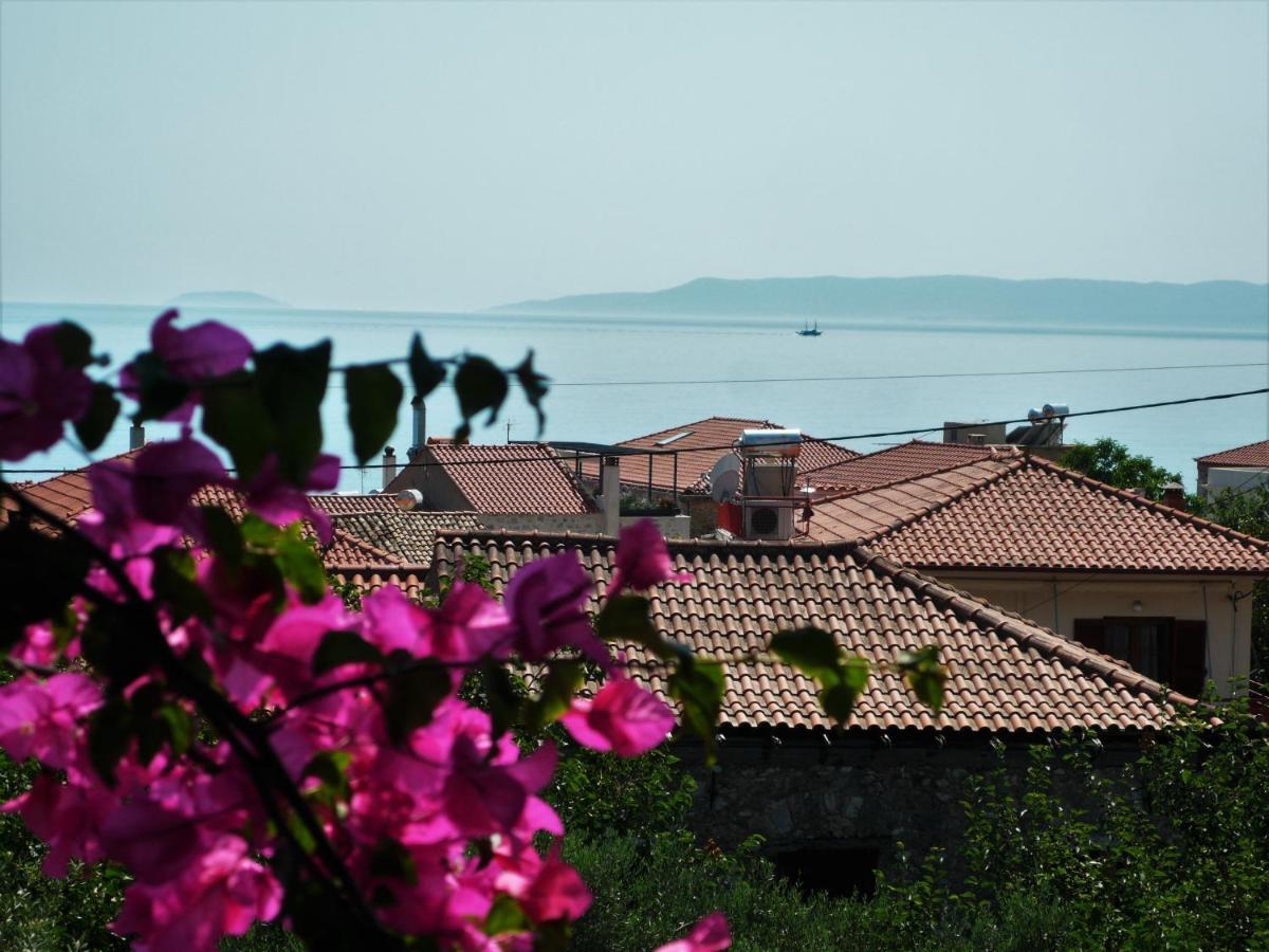 Iliolithos Rooms Kardhamili Bagian luar foto